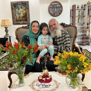 Amir Hossein Sharifi Instagram - سارای عزیزم من و ساحل تولدت را تبریک میگوییم با آرزوی سلامتی در کنار یکدیگر🌹🌹🌹
بیست و ششم فروردین ماه۱۴۰۲
تولد سه نفره منزل خودمان❤️❤️❤️