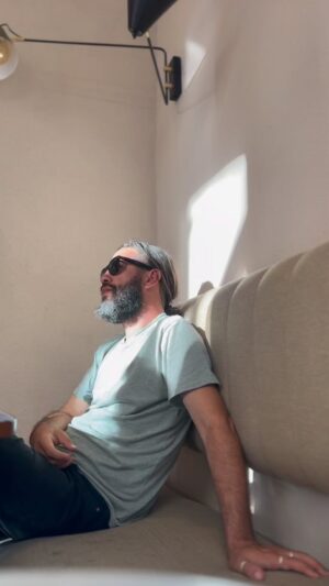 Amir Rouani Instagram - Lève toi… 

#viral #viralvideos #discover #foryou #amirrouani #photo #photography #photographer #photooftheday #video #reels #trend #trending #iphoneonly #apple #trend #trending #trendy #morocco #nyc #barcelona #madrid #paris #london #motivation #motivationalquotes #المغرب