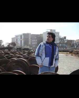 Amirhossein Rostami Instagram - در این که عادل بدجور عاشق سینماست شکی نیست.ولی از زمانی که تصمیم به کارگردانی کار بلندش  گرفت در اولین سینماییش و اولین سریالش کلی با هم عشق کردیم و خاطره ساختیم.و دیگه کاملا واضح ،عشقش‌به سینما قابل لمس بود.😁گیجگاه هنوز اکران نشده و سریال جناب عالی هم ظاهرا قراره از ۲۹ اسفند هر شب از نسیم پخش بشه🤔گیجگاه هم ظاهرا در نوبته اکرانه.اگر اگر اگر اگر هر انچه که عادل نوشت و ما بازی کردیم پخش بشه،شک ندارم کلی لذت میبرید و همین برای من و عادل کافیه.