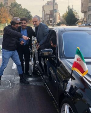 Amirhossein Rostami Instagram - در این که عادل بدجور عاشق سینماست شکی نیست.ولی از زمانی که تصمیم به کارگردانی کار بلندش  گرفت در اولین سینماییش و اولین سریالش کلی با هم عشق کردیم و خاطره ساختیم.و دیگه کاملا واضح ،عشقش‌به سینما قابل لمس بود.😁گیجگاه هنوز اکران نشده و سریال جناب عالی هم ظاهرا قراره از ۲۹ اسفند هر شب از نسیم پخش بشه🤔گیجگاه هم ظاهرا در نوبته اکرانه.اگر اگر اگر اگر هر انچه که عادل نوشت و ما بازی کردیم پخش بشه،شک ندارم کلی لذت میبرید و همین برای من و عادل کافیه.