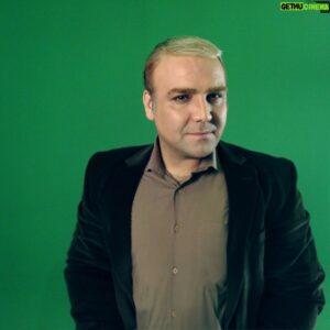 Amirkave Ahaninjan Instagram - .
.
اینم آخرین تست گریم من با استاد مهرداد شکرآبی یادگاری از مجموعه ی " شوخی کردم "
کارگردان: مهران مدیری/ ۱۳۹۲
.
.
.
.
.
.
#امیرکاوه_آهنین_جان #سریال #شوخی_کردم#تلویزیون #رسانه#فیلم #سینما #تاتروسینما #مهران_مدیری#مهرداد_شکرابی#گریم