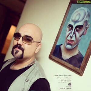 Amirkave Ahaninjan Instagram - ... .
 من و گذر پانزده ساله در راهروهای پشت صحنه ی تاترشهر
از نقش مرگ در "هشتمین سفرسندباد" استاد بیضایی تا جلال شاریو در "ترانه های محلی" محمد رحمانیان
چه زود دیر میشیم انگار.... راستی فقط تا جمعه ۷ شهریور اجرا داریم آی ی ی اونایی که هنوز نیومدین جا نمونین