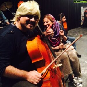 Amirkave Ahaninjan Instagram - .
.
اینم یکی از چهره های "کارآگاه مورکول" در نمایش جذابمون " پرواز ایکار " که تکیه بر جای بزرگان زده و خودشو بطور نامحسوس توی گروه موسیقی جا کرده و داره مثلا مینوازه...
یادتون نره ما از هجدهم روی صحنه ی تالار استاد ناظرزاده هستیم و قراره بدجوری حالتون رو تازه کنیم :-)
.
.
کارگردان: محمد حاتمی
نویسنده: حسین پاکدل
.
بازیگران به ترتیب حروف الفبا:
.
امیرکاوه آهنین جان ، بهنوش بختیاری، کوروش تهامی ، محمد حاتمی، ، سینا رازانی ،الهام دهقانی، عماد سالکی ، تینو صالحی ، روح اله کمانی ، پریسا فلاح زاده ، سامان مظلومی
.
.
.
پیش فروش درسایت گیشه نت 
http://gisheh.net
.
تلفن های رزرو :
 ۰۹۳۶-۹۰۰۵۴۱۵
 ۸۸۸۱۴۱۲۵ _۸۸۸۱۴۱۲۶ _۸۸۸۱۴۱۶
.
.
.
.
#امیرکاوه_آهنین_جان #پرواز_ایکار #حسین_پاکدل #محمد_حاتمی #تیوال #تاتر #تاتروسینما #تاترشهر #تئاتر #تماشاخانه_ایرانشهر#فروردین۹۴#بهنوش_بختیاری