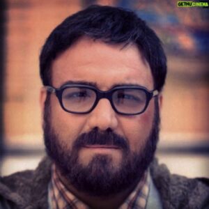 Amirkave Ahaninjan Instagram - .
.
پخش سریال آسمان من در ایام نوروز از شبکه افق و به زودی از شبکه سه

سریال پلیسی «آسمان من» به کارگردانی محمدرضا آهنج از روز یکشنبه دوم فروردین ماه یک روز در میان ساعت 18:30 روی آنتن می‌رود و تکرار آن ساعت 24 و 13:30 خواهد بود.
«آسمان من» در 30 قسمت 45 دقیقه ای تولید شده است.
 خلاصه داستان: تو امنیت پرواز یه اصل ثابت هست، حفاظت از هواپیما... اما بی نهایت، بی نهایت اتفاق وجود داره که ممکنه همه شون فقط یه بار بیفته. فقط یه بار... اون بالا تو آسمون، یا اینجا روی زمین، فقط یک بار فرصت هست برای انجام درست ترین کار... فقط یک بار... تصویربرداری این سریال در شهرهای ارومیه، بندرعباس، خوزستان، بوشهر، اصفهان و کشورهای هلند، فرانسه و اکراین انجام شده است.
.
دانیال حکیمی، حسن پورشیرازی، آتیلا پسیانی، امیرآقایی، علی آهنج، حمید عطایی، امین حیایی، حامد بهداد، پژمان بازغی، سروش صحت، رحیم نوروزی، عمار تفتی، افشین زی نوری، امیرعباس محسنی، ویدا جوان، سودابه بیضایی، الهام چرخنده، شهرام عبدلی، صالح میرزاآقایی، چکامه چمن ماه، رامسین کبریتی، امیرکاوه آهنین جان، امیرمحمد زند، امیررضا دلاوری، بهرام ابراهیمی، محمد عمرانی، فرخ نعمتی، مجید مشیری، سیروس کهوری نژاد، رحمان باقریان، فرهاد جم، اصغر نقی زاده، آتش تقی پور، زهره صفوی، احمد کاوری، شیوا خسرومهر، شیما نیک پور، رانا قیصرنژاد، نیره فراهانی، تبسم هاشمی، سولماز حصاری، آرمان صورتگر، احمد نجفی، امیرحسین مدرس، خسرو پسیانی، آزاده ریاضی، سینا کرمی، محمد بزرگمهر، احمد شجاعی، ابراهیم اقبال فر، علی ارنوازی، ایرج یاوری فرد، حسین قربانی، احمد مددی، مریم مسعودی، اردوان شبستری، لیلا عزیزی، امیرحسین آصفی، سعید آهنج و... بازیگران اصلی سریال جدید آهنج هستند.
.
.
.
.
.
.
#امیرکاوه_آهنین_جان #آسمان_من#محمدرضا_آهنج #شبکه_افق#شبکه۳