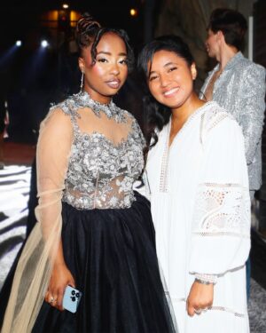 Amisse Abdallah Instagram - « Au coeur.. Plus grand que la tèè-è-è-rre » 🤩

Pour la Chanson de l’Année 2023,

j’ai été vêtue d’une robe de chez @diamant_blanc 💎 habillée par @maison.klothes & @nani.paris 🌸

C’est un honneur pour moi de chanter aux Arènes de Nîmes avec une si belle création.

Merci à @sarahknowsbetter & MON BIG MANADJA @kiese_desbosquets ✨

👋 merci à @christopheclovis pour ces photos 📸

••••••••••••••••••••••••••••••••••••••••••••

* Aux côtés d’une Anisha toujours aussi talentueuse.
* En binome avec le⚡️, comme à notre premier prime.

•••••••••••••••••••••••

Ceux qui m’ont sublimé 💄

@caj.afro : coiffure 
@reynessbeauty : maquillage 
bijoux : @goldaia79 & @nellycaps 
@mcashbeauty qui m’a posé mes fabuleux cils 💋

L’élite je vous souhaite à tous, de rencontrer des personnes dont les énergies sont positives, motivantes et similaires aux votres 🤍

Je vous montre bientôt toutes les images de ma préparation 🥰

Prenez soin de vous ♥️

#lachansondel’année2023 #tf1 #nepartezpassansmoi #staracademy #collaboration #arenesdenimes #lachansondelannée #starac #amisse #diamantblanc #goldaia #nimes #avec #nikos #hier