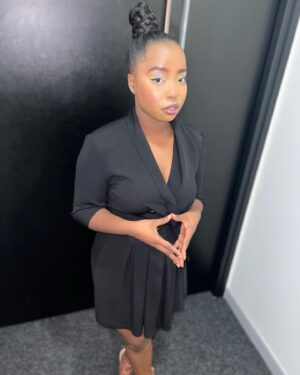 Amisse Abdallah Instagram - ON EST 20K ! 🥰 C’EST GÉNIAL 🫂
.
.
.
.
.
.
.
Merci l’Élite 🫶 Prenez soin de vous !
.
.
📸: @chayaabd 
Styliste : @i.am.staaacy 
.
.

#studio #amisse #staracademy #tf1 #birthdayweekend #20k