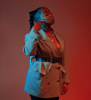 Amisse Abdallah Instagram - 🙇🏾‍♀️ Bon début de semaine l’Élite ❤️
.
.
.
📸 : @brice.comlan 

👘 : @i.am.staaacy 

💇🏾‍♀️💄: @keylissa._ 
.