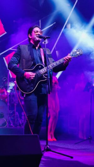 Amit Mishra Instagram - Had an amazing time performing for Birla Cement Annual dealer’s Meet Buniyad 2022 Indore along with Brilliant Team Mates of Project #AMLive 

Lead Guitar-Nishith Hegde 
Bass Guitar-Ashwin Shriyan
Keyboards-Sankalp Shrivastava 
Drums-Mayank Sharma
Percussion -Uttam Hela
Flute-Krish Trivedi
Female Vocals-Glynis Simoes ,Trisha Rego
FOH -Akash Sawant
Light-Maaz Mansuri
Artist managment-Girish Dias (Collective artist Network)
Amit Mishra Personal Managment-Mayank Shukla
Event Management -Workaholic Event Managment 
Amit Mishra styled by-Shilp Saxena

I would like to thank Birla Cement and dignitaries 
Mr.Aditya Saraogi , CFO
Mr.Raja Mukherjee, VP (Sales
Accounts)
Mr.Sunil Sood, Plant Head (Chanderia Unit)
Mr.Ramesh Sharma, AVP-Logistics
Mr.Jeevan Aathi, State Head
for their Kind invitation to perform for such a wonderful audience of Indore(MP) and would like to congratulate them and team AMlive and relevant team members on such a successful Event.
#amitmishralive #amitmishraofficial #amitmishraproject #amitmishraliveinconcert #amliveproject #birlacement #mp #buniyad2022