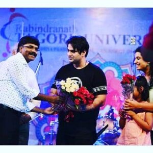Amit Mishra Instagram - Had an amazing time performing for Shri Rabindranath Tagore University Bhopal #RNTU’s annual fest Rhythm 2022 ..
I would like to congratulate team #TeamAMlive
#AshwinShriyan
#NishithHegde
#Uttamkumarhela
#MayankSharma
#Rinku
#AkashSawant
on super brilliant live performance and #Mayank #Jitesh #CAN on brilliant offstage managment ..
I would like to thank Team #RNTU fraternity for their lovely hospitality in Bhopal..
And Super Duper thanks to the Super Duper Audience of #RNTU Bhopal ❤️
A special thanks to the respected chancellor of RNTU Mr.Santosh Kumar Choubey ,Registrar Dr.Vijay Singh and Mr.Manoj for their kind invitation to perform for RHYTHM 2022..
Styled by -Shilpi Saxena 
#RNTU #Rhythm2022 #TeamAMLiveproject #TeamAMlive #Music #amitmishra
