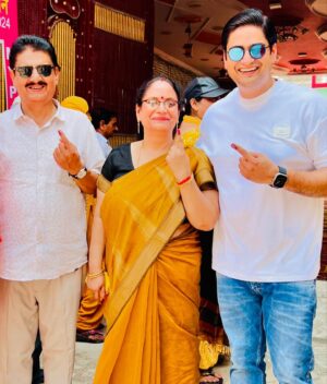 Amit Mishra Instagram - Jai Hind 🇮🇳🫡❤️🙏🏻
#loksabhaelection2024 #proudvoter #AmitPrakashMishra #ShreematiGeetaMishra #ShreeDevendraPrasadMishra #uttarpradesh #Lucknow #phase5voting #AmitMishra #India #jaihind🇮🇳