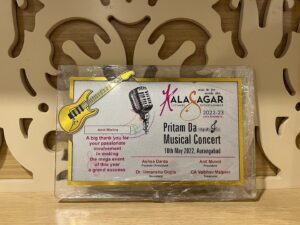Amit Mishra Instagram - It was completely an honour to Perform for the one and only and the Living Legend Mr.Pritam Chakraborty da along with super brilliant Singers @antaramitraofficial @nakash_aziz @sreeramachandra5 @shalmiaow @mohammedirfanali for prestigious project KalaSagar held in Aurangabad(Maharashtra)
I would like to thank Pritam Da for this wonderful opportunity,
I would like to congratulate Team Pritam on super successful Concert…
Special thanks to KalaSagar Ultimate Entertainment team members.
And super special thanks to the lovely Audience of Aurangabad ..
Gratitude 🙂❤️🙏🏻
#aurangabad #Playbacksinger #amitmishra #bollywood #music #TeamPritam #Pritamda #concert #love 
#teamworkmakesthedreamwork #collectiveartistsnetwork #amitmishrasinger