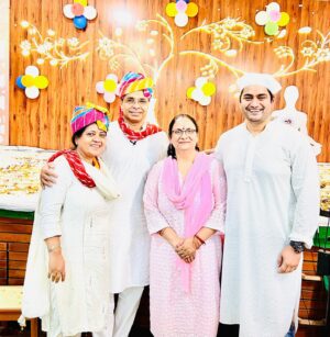 Amit Mishra Instagram - Tribe Vibe 😇 🙏🏻❤️
Thank you Shri Ashok Guru ji ,Aadarniya evam poojniya Shri Sakhi Sai Baba ji and Abhyuday family for all your love and blessings like always..
Wishing you all a very Happy Holi 🙂❤️🙏🏻
#phoolonkiholi🌼🌸 #tribevibe #lko #abhyuday #feelingblessedandthankful #grattitudeistheattitude #greatful #happyholi