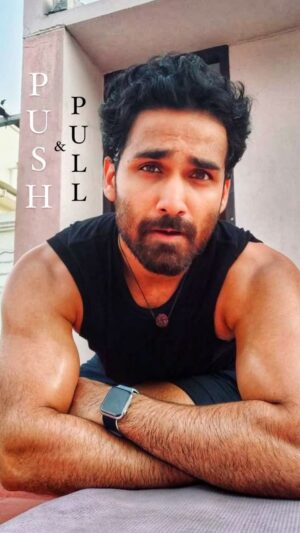 Amitash Pradhan Instagram - PUSH AND PULL!

My favourite workouts are definitely ones that involve body weight exercises and variations of the push up and pull up. Obviously, some ab work helps too. :)

#fitness #pushandpull #pullups #pushups #workout #staydriven #staysafe #keepmoving #homeworkouts