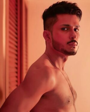 Amol Parashar Instagram - Bottomless