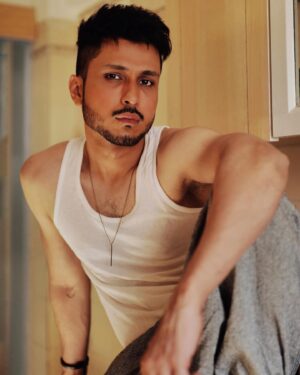 Amol Parashar Instagram - Song on loop just for these 4 lines by @kamil_irshad_official 🔥

📸 @abeemanyousee 
Hair @kalikote_diwas