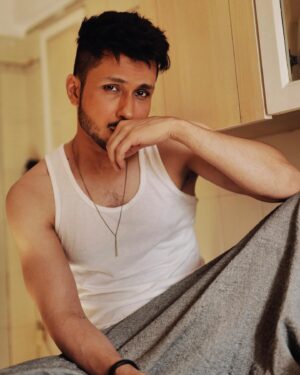 Amol Parashar Instagram - Song on loop just for these 4 lines by @kamil_irshad_official 🔥

📸 @abeemanyousee 
Hair @kalikote_diwas