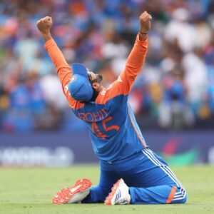 Amol Parashar Instagram - Babas, you are beautiful ❤️

👆☝️🕺🥃
#T20WorldCup #India #Champions