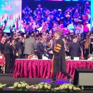 Amr Mahmoud Yassin Instagram - احساسي ان ابني بيتخرج من الجامعه إحساس غريب شوية  فرحه كبيره جدا  واحساس اني  عديت مرحله مش بسيطه.  مسئولية ان ابنك ينهي مرحلة تعليمه  شيء يعني مش بسيط لانها رحله طويلة مليانه احداث و لحظات  ترقب و فرح و ضيق  قلق وتوتر  و ..و .. فا الحمدلله ع الإنجاز ده يا حوده .. والف سلامه عليك من الدور اللي كان عندك ❤️🙏🏻