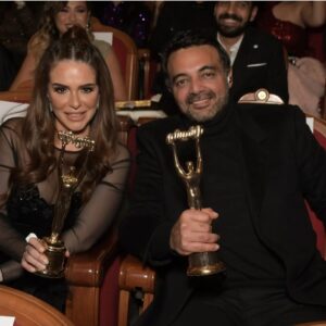 Amr Mahmoud Yassin Instagram - والله يا محمود مكنتش اتخيل بيوم ان انا وانت نتكرم في  احتفالية  واحدة .. ربنا معاك يا حيييي والف مبروك..❤ و طبعا كمان كنت مبسوط  بوجود صديقتي واختي دنيا عبدالعزيز في المقعد المجاور ليا بالصدفه  ومبروك ليكي انتي كمان يا دودو ❤
#وشوشة #الافضل #٢٠٢١