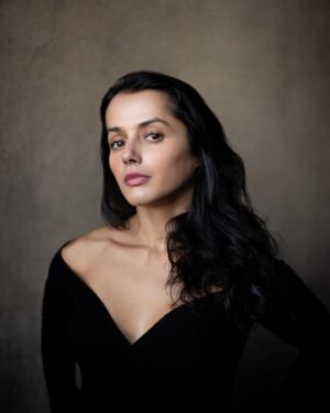 Amrita Acharia Instagram - Face off with hazza @livingstonehazzer
Confusing casting breakdowns since 2009. 🇺🇦🇳🇵🇳🇴