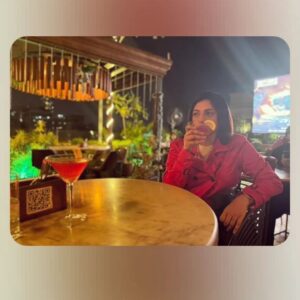 Amrita Dasgupta Instagram - Because he claims I am his favourite muse ❤️
Christmas date..
PC.. ( my favourite photographer) and ❤️