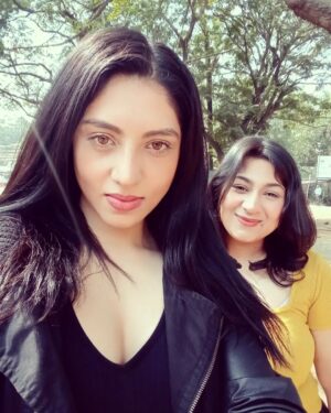 Amrita Dasgupta Instagram - One with the roomie ❤️