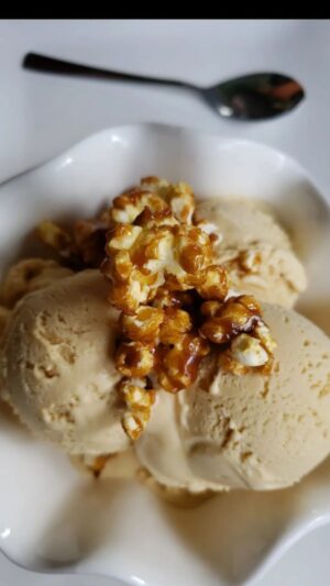 Amy Bouzaglo Instagram - Salted Caramel Buttered 🧈 #popcorn #icecream