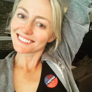 Amy Rutberg Instagram - Hell to the yeah! #ivoted #nomakeup  #dontcare 💙❤️💙❤️🇺🇸🇺🇸