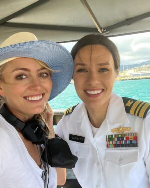 Amy Rutberg Instagram - Hi Friends! Please watch the kick ass episode of @ncishawaiicbs I wrote airing this Monday on @cbstv it’s called “Stolen Valor” ! I’m thrilled with how it  turned out and can’t wait for you to see it. And no worries if you’ve never watched the show, this is a great time time to start.