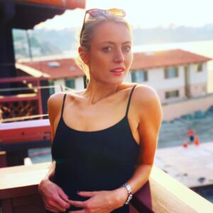 Amy Rutberg Instagram - When you’re bitching out your husband on the balcony but you pause because the lighting sooo good. #happythanksgiving  #familytime #instahusband
