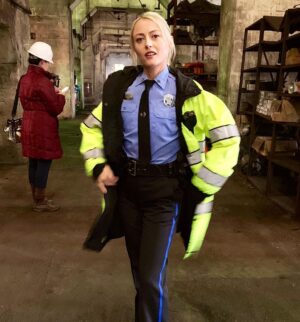 Amy Rutberg Instagram - “Excuse me officer, can you help me with absolutely nothing?” #setlife #skills