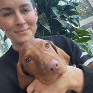 Amy Williams Instagram - Little date with my pup today. Took him to his first café to meet my wonderful friend @theneriahway at @holburnemuseumbath . He got so much love 🥰 from everyone having their morning ☕️‘s! Was a proud dog mummy as he behaved so well 🐕 💙. #montythevizslapuppy #vizslapuppy #vizslalove