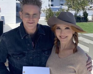 Amy Yasbeck Instagram - 💜💜The John Ritter Foundation online auction closes in 3 hours!! WGA/SAG STRIKE FOR BIDS US FROM MENTIONING THE NAME OF THIS MOVIE… BUT I BET YOU CAN GUESS! Triple signed shooting script @caryelwes @officialmelbrooks @yasbeckamy This lot also includes the original press kit and and a double signed publicity picture. Auction link in my bio #AortaSupporta #Johnritter #Johnritterfoundation  @johnritterfoundation