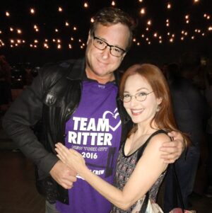 Amy Yasbeck Instagram - #TeamRitter A look back at our Dear #AortaSupportas #AortaSupporta
#johnritter #johnritterfoundation #nycmarathon2022