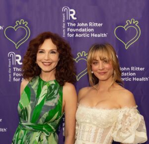 Amy Yasbeck Instagram - 3’s Company!!! 
Three of our “LA Evening from the Heart” attendees are nominated for Emmys this year.  Good Luck, Ladies!!!! #MelanieLynskey #KaleyCuoco #RheaSeehorn #johnritter #Emmys2022 #bettercallsaul #yellowjackets #theflightattendant #johnritterfoundation