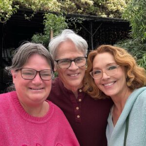 Amy Yasbeck Instagram - Yesterday while on holiday in Los Angeles, I had lunch with my favourite actors @yasbeckamy and @todd.waring . Been a fan of theirs since 1989 when I first watched them in “Splash,Too”. It was amazing to chat with them together. Thanks Amy and Todd for everything. Amy even made the video in this post! ❤️