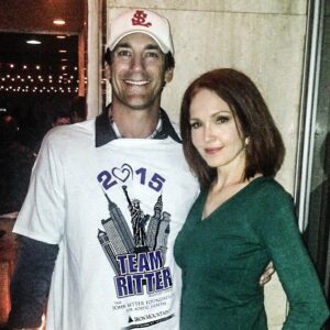 Amy Yasbeck Instagram - #TeamRitter A look back at our Dear #AortaSupportas #AortaSupporta
#johnritter #johnritterfoundation #nycmarathon2022