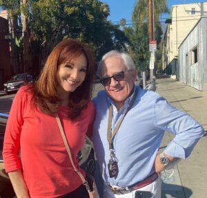 Amy Yasbeck Instagram - Sunday was one of the best days I’ve ever had in Los Angeles. And it wasn’t all because of football. A trip down memory lane with one of the best guys in the whole world. #lesliejordan #connieandteds #whodey #bengals #johnritter