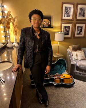 Amythyst Kiah Instagram - @opry last night!⚡️Thanks for having me. 

Outfit by @elisefife