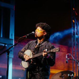 Amythyst Kiah Instagram - It was so good to be back at one of my favorite festivals, @bristolrhythm, this past weekend. In the spirit of keeping the party going, I'm excited to announce I'll be playing a solo show with my old pals in @49winchester at @etsumartinctr on December 16! Tickets on sale this Friday 9/15 at 10 AM. ✌🏾🎟️

📸: @sophieharrisphoto