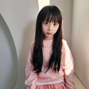 An Tae-rin Instagram - #광고#마르디메크르디레쁘띠 
청순으로 쌱 갈아입고온 
새로운 클로버마르디 스웻셔츠에요

행운의 클로버처럼
올 봄엔 행운가득한
맑고 예쁜 봄날이었음 좋겠네요🍀

119cm19kg 태린이는 130싸이즈 착용했어요 

@mardi_mercredi_lespetits
#마르디메크르디#마르디키즈
#마르디레쁘띠#마르디키즈맨투맨
#클로버마르디#키즈코디
#키즈맨투맨#봄신상아동복
#등원룩#여친룩