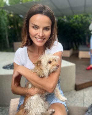 Ana Alexander Instagram - Yesterday a little crew of adorable beings came over the weather absurd rain, and thunderstorms 😳😎💕🫶🏻☀️
.
.
.
.
.
.
.
.
.
.
.

#dogs #cutedod #kids #kidsdancing #sundayfunday #summertime #joy #familytime #la #babies #rescue #rescuedog