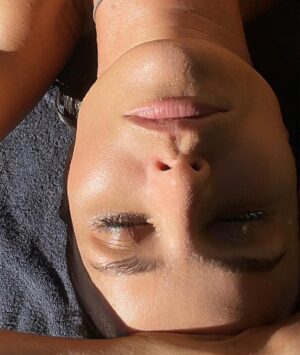 Ana Alexander Instagram - It’s all a bit upside down, so why not… I’ll hang here for a bit and take a deep breath… how about you? How is everyone doing ?
.
.
.
.
.
.
.
.
.
.
.
#peace #mentalhealth #relax #time #natural #sun #summer #nomakeup #chill #anaalexander