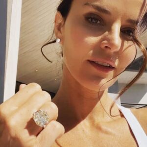 Ana Alexander Instagram - It was soooo fun to working @therealbighornproperties with the great group of lovely, kind , talented team of people and wearing some breathtaking jewels .. all put together by power lady @kirbir3  and  kickass rallystudio ! See ya’ll needy time 💗💗
.
.
.
.
.
.
.
.
.
#onset #filming #bedroom #naturalhair #natiralmakeup #peaceful #filming ##anaalexander