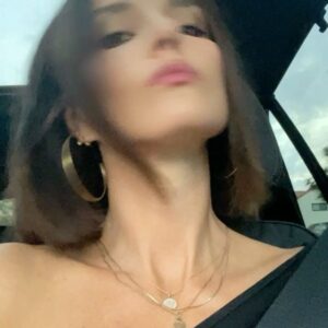 Ana Alexander Instagram - Yep -  all dressed up  and got somewhere to go 😳🤪! Thank you for my new hair @mmichsgold ☺️💗💗
.
.
.
.
#hairstyles #brunette #hollywood #finaly #goingout #dressedup #bobhaircut #actress #fun