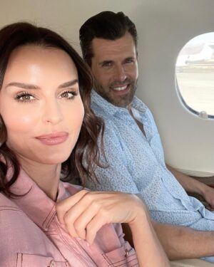 Ana Alexander Instagram - It was soooo fun to working @therealbighornproperties with the great group of lovely, kind , talented team of people and wearing some breathtaking jewels .. all put together by power lady @kirbir3  and  kickass rallystudio ! See ya’ll needy time 💗💗
.
.
.
.
.
.
.
.
.
#onset #filming #bedroom #naturalhair #natiralmakeup #peaceful #filming ##anaalexander