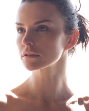 Ana Alexander Instagram - This one deserves it… you did it AGAIN @jackguyphotography ❤️📸
.
.
.
.
.
.
#photography #portraitphotography #nomakeup #natural #raw  #naturallight #color #naturallight #magazine #actress #la #photoshoot #malibubeach #health #best #light #anaalexander