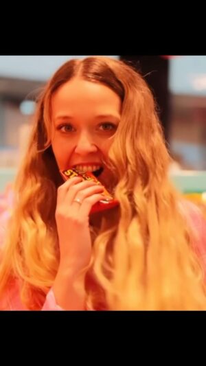 Ana Brinca Instagram - O meu lado divertido , é super @normal_portugal ! Para o @ccalegro @alegrosetubal 
.
.
.
.
.
.
.
.#actress #atriz #anabrinca #atriz #commercial #normal #spongedad #spongemum #normalstore #lojanormal #produtos #influencer