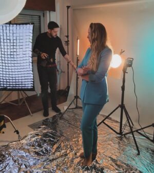 Ana Brinca Instagram - Dia de fotografar em Estúdio 📸 com @danielmartinsphoto @danielmartins_86 @sekmeth_ahmes 
Em Analógica : Gonçalo Martins 

.
.
.
.
.
#setubal #igerssetubal #photooftheday #photography #model #modelo #modellife #actress #atriz