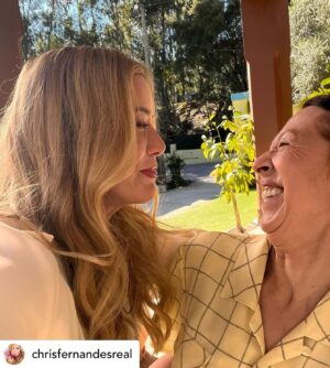 Ana Bustorff Instagram - Posted @withregram • @chrisfernandesreal fora de cena X em cena
Multiplying Love
#encontros #cacau #regina #lola #anabustorff 

Abraço Abensonhado ❤️❤️

@chrisfernandesreal 🌟

@cacau.novelatvi @tvioficial @tvificcao @tvinovelas @pluraloficialpt 

 

@mjcarioca @_edgardmiranda
